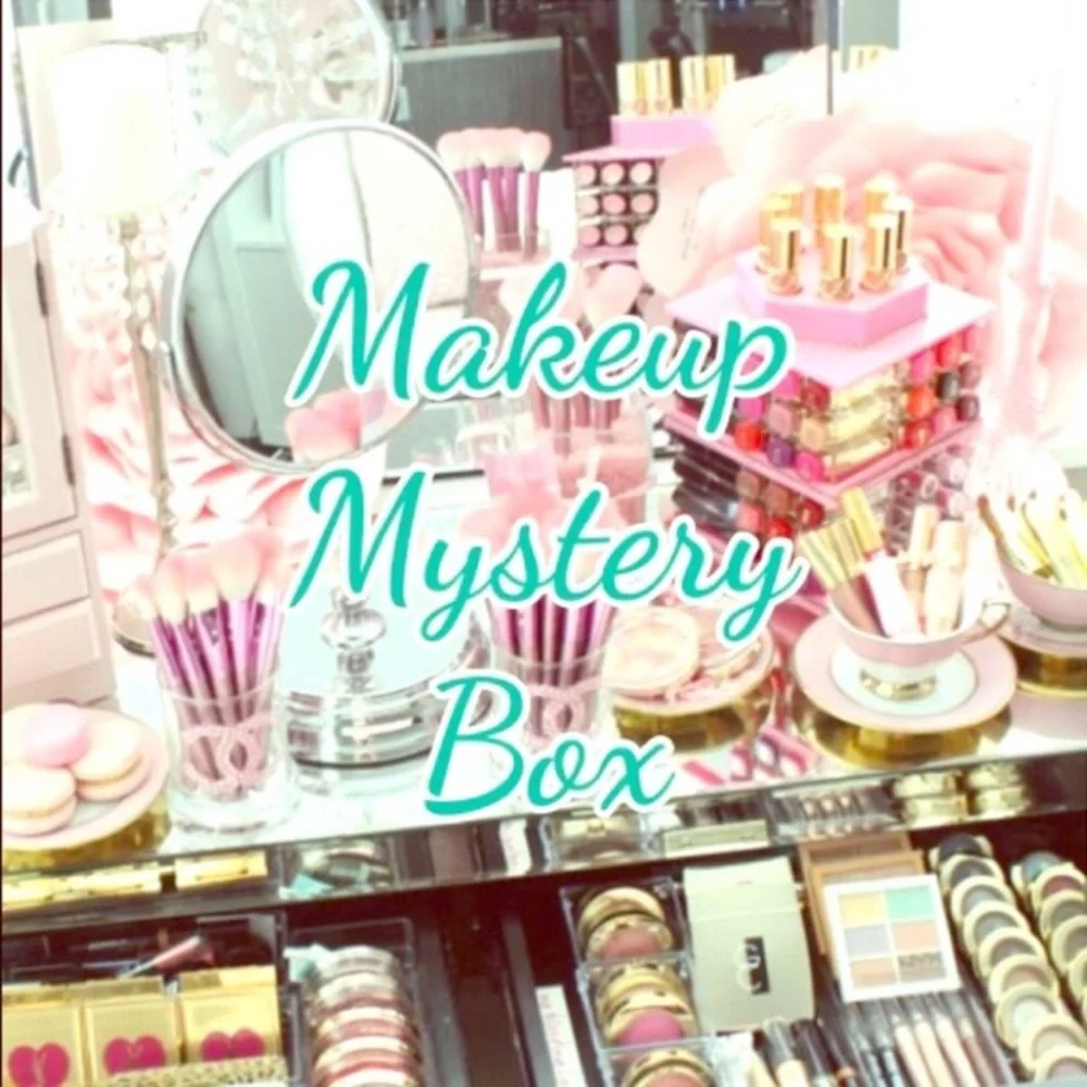 💛NAME BRAND SMOKY EYE 7 PEICE MAKE-UP MYSTERY BOX